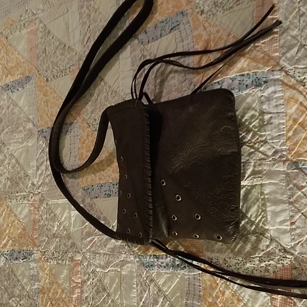 Carlo D'Santi brown leather cross body bag/purse, snap closure 8" by 8" like new